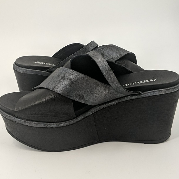 *Sold*NWT ANTELOPE Platform Shimmery Sandals - Picture 4 of 9